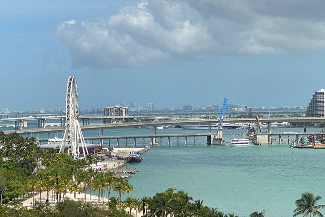 Miami Cruise of Celebrity Homes and Biscayne Bay - Onboard bar and kitchen: how to plan your spending