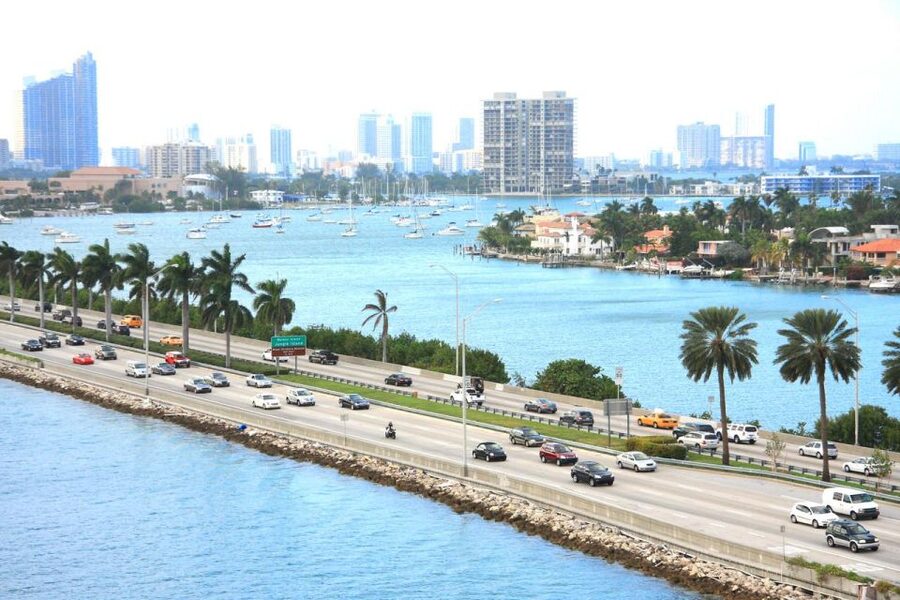 Miami: Double-Decker Bus Tour with Optional Boat Cruise - Bayside Marketplace: The One-Hour Free Time in Downtown Miami