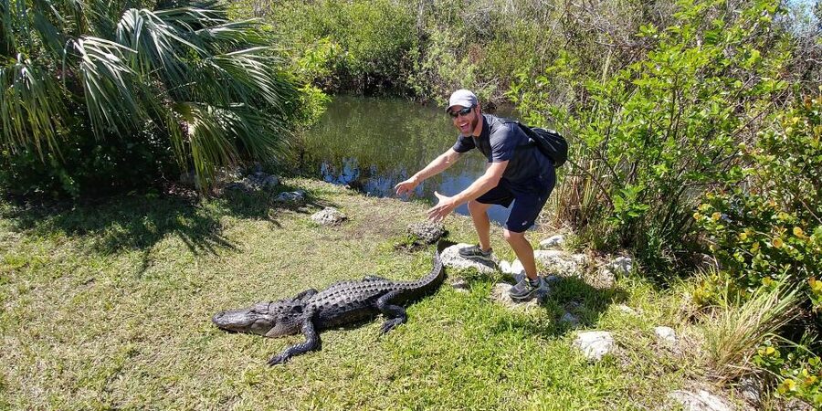 Miami: Everglades Airboat Ride and Tram Tour - Snack break and drink time before the airboat