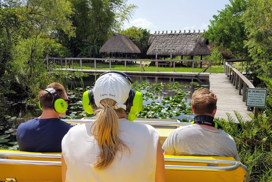 Miami: Everglades Full-Day Tour with 2 Boat Trips and Lunch - Hotel pickup, snacks, and how the day stays organized