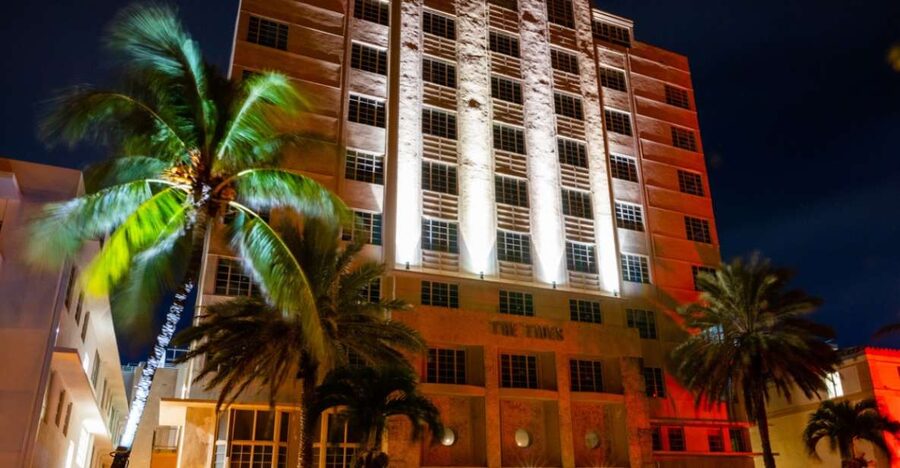 Miami: Ghosts, Boos and Booze Haunted Pub Crawl - Meeting at 1001 Ocean Dr and how the evening runs