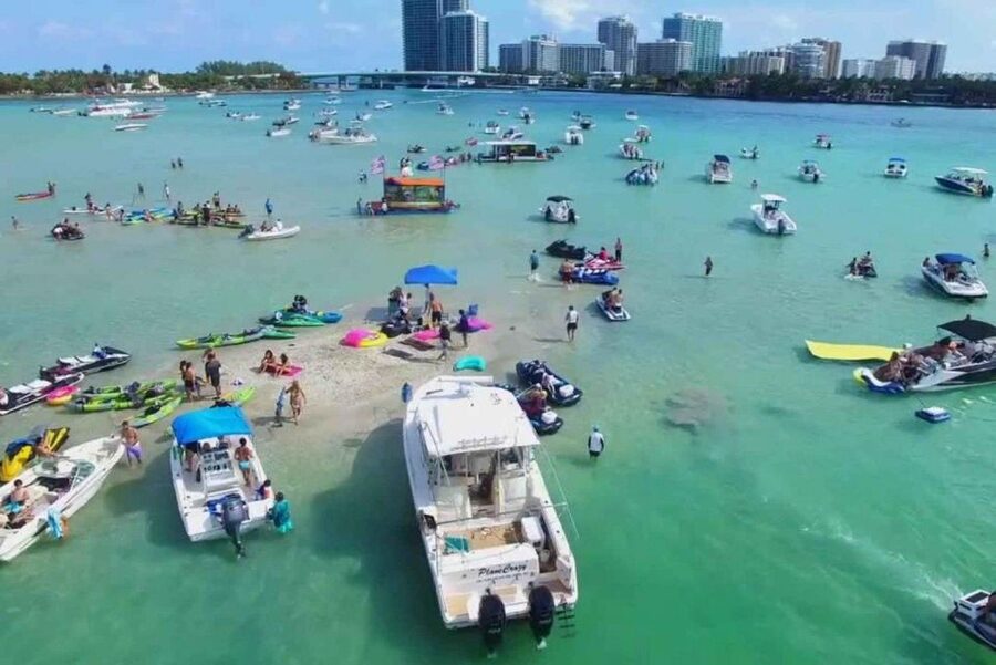 Miami: Guided Boat Tour with Champagne - The route: Miami River, downtown waterfront, and the island highlights