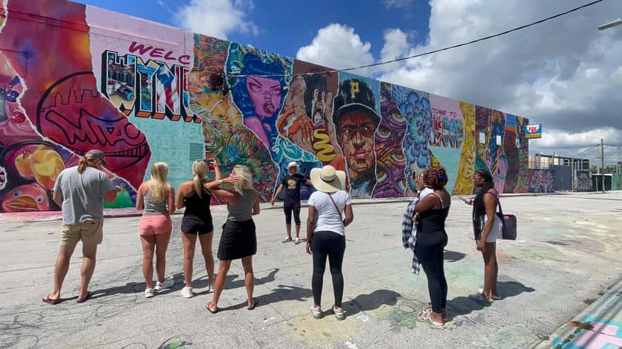 Miami: highlights Walking & Sightseeing tour - Wynwood Arts District and Wynwood Walls: street art you can photograph with confidence