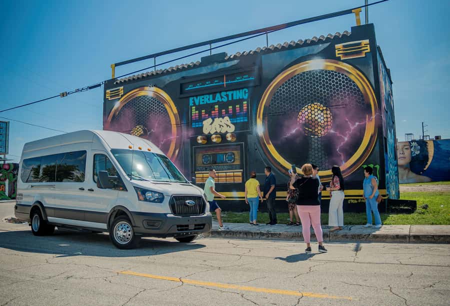 Miami: highlights Walking & Sightseeing tour - Miami Beach Art Deco and the Versace Mansion area: glamour with street-level context