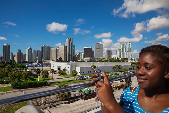 Miami: Hop-on Hop-off Tour + Cruise & Free 1-Hour Bike Rental - Using the Audio and App Without Missing the First Stops