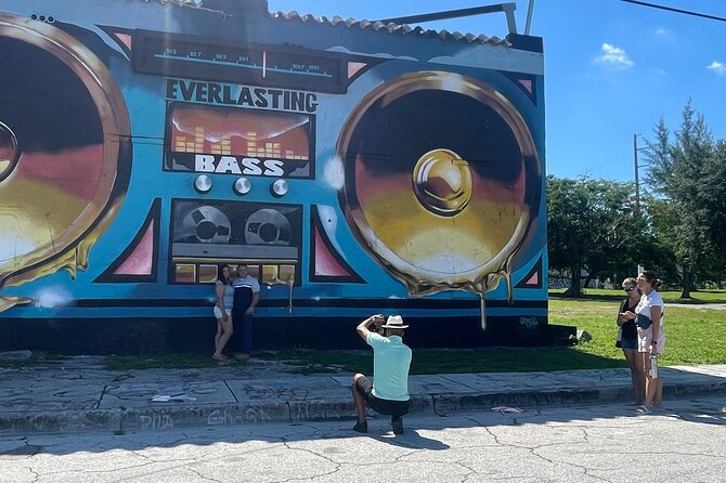 Miami in 3.5 Hours: Sightseeing, Traditions & Photography Tour - Little Havana on Calle Ocho: coffee, cigars, and Cuban street culture