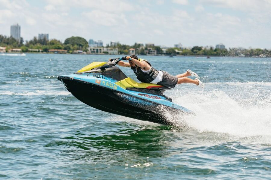 Miami: Jet Ski Rental in Biscayne Bay - Jet Ski Rules That Affect Comfort: Weight Limits, Age, and the License