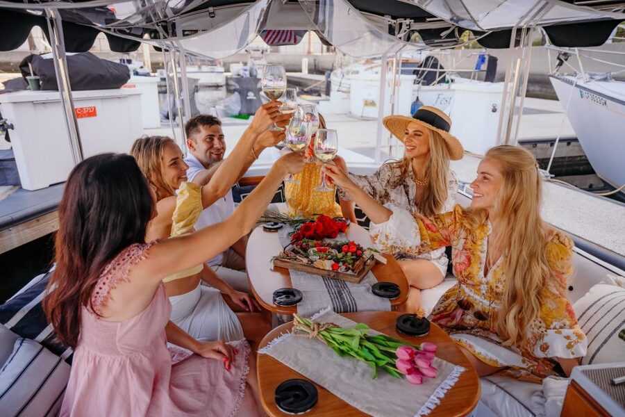 Miami: Luxury E-Boat Cruise with Wine and Charcuterie Board - Wine and Charcuterie: How the On-Board Meal Works