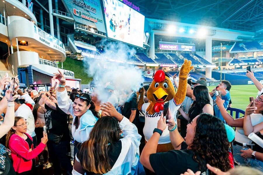 Miami Marlins Baseball Game Ticket at LoanDepot Park - Snacks, prices, and the cashless stadium setup