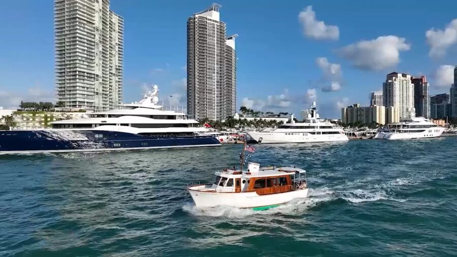 Miami: Miami Skyline Vintage Yacht Cruise, - The Island Chain Views: Star, Hibiscus, Palm, Venetian