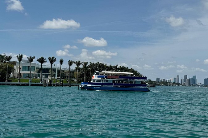 Miami Millionaires Sightseeing Cruise - Miami Beach Marina and the Mega Yachts: the money you can actually see