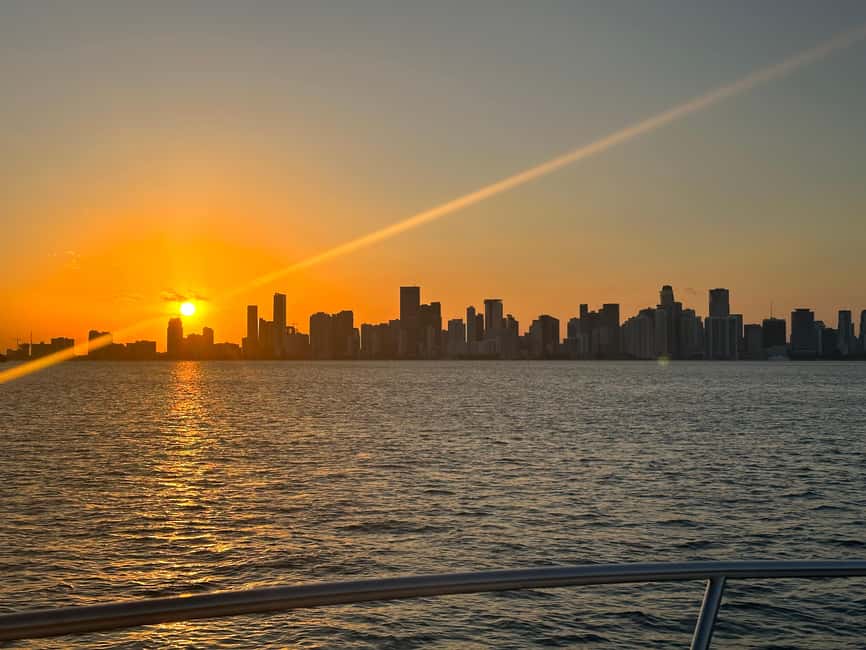Miami Night two Hour Cruise with Open Bar & Skyline Views - A classy way to see Miami after dark