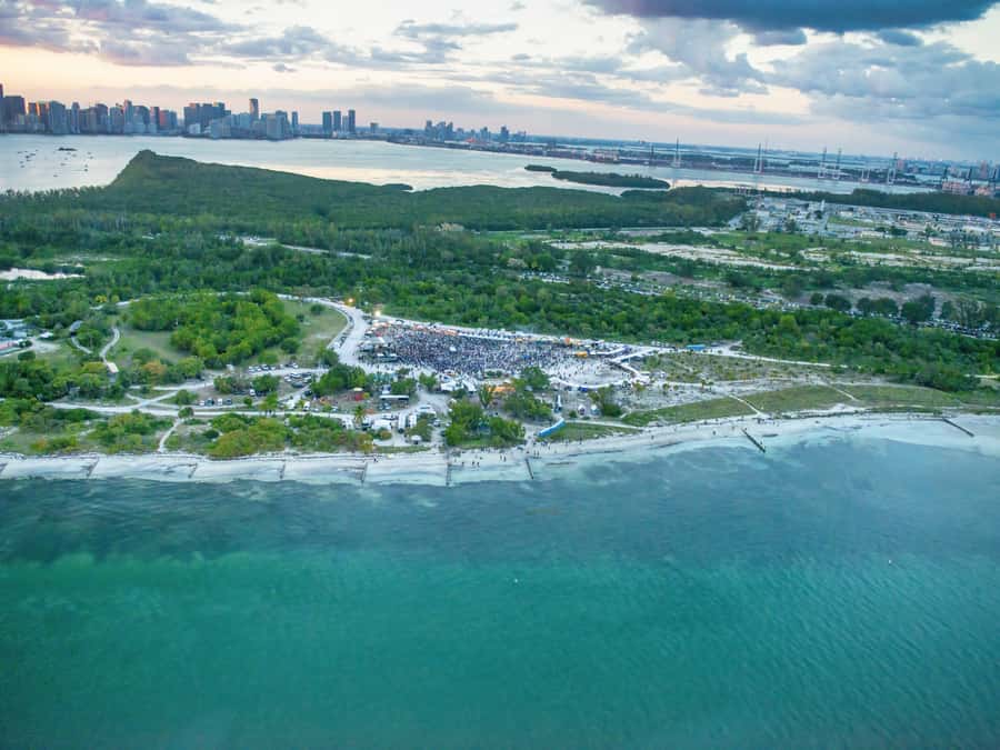 Miami: Private Sunset Helicopter Tour - South Pointe and South Beach: Miami’s energy, softened by dusk
