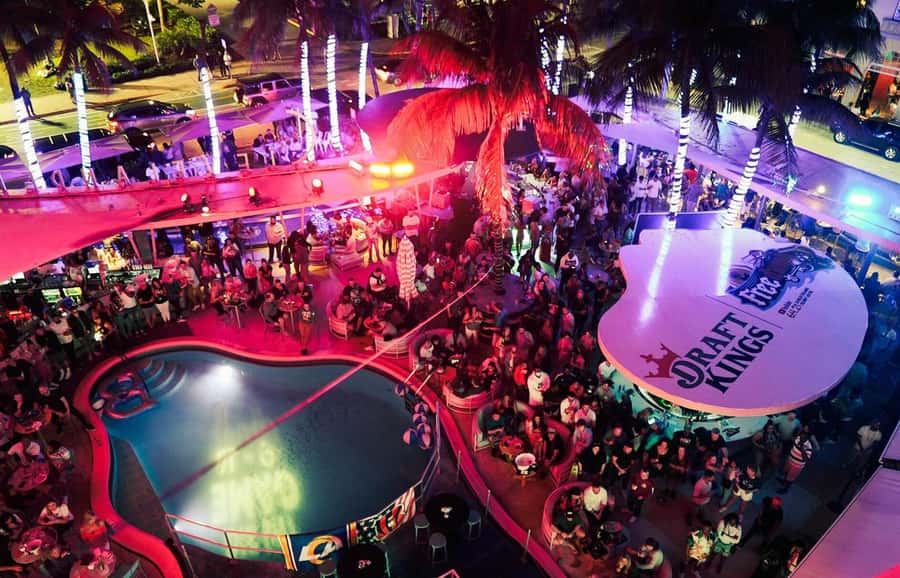 Miami Pub Crawl + Clubbing Experience - Should you book? My straight advice