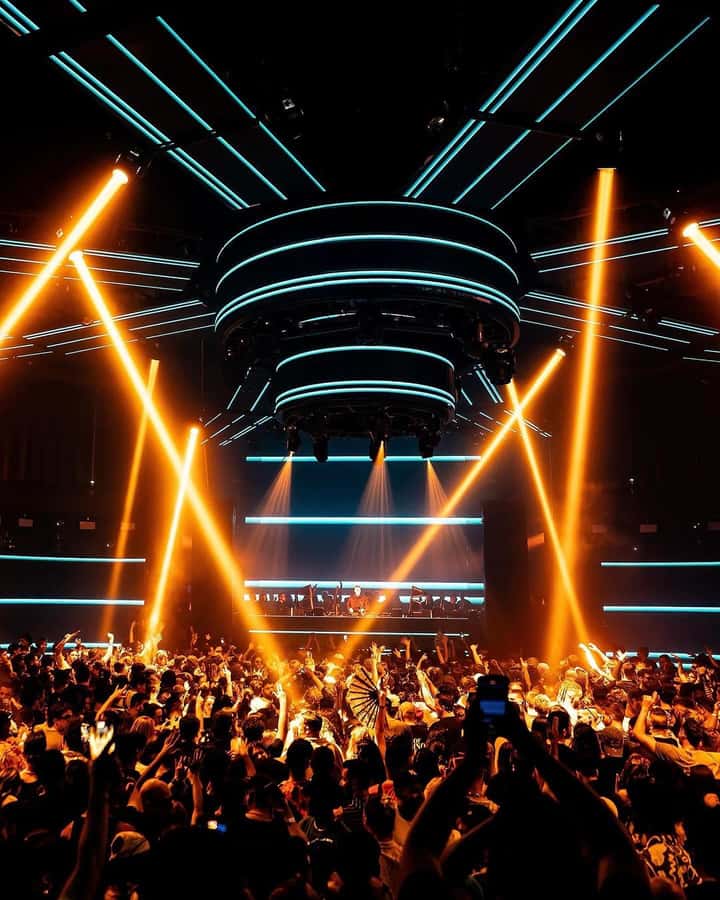 Miami Pub Crawl + Clubbing Experience - Hosts and group energy: how the night stays fun