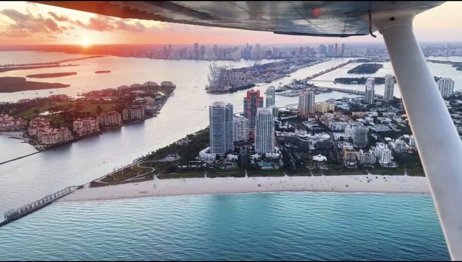 Miami: Romantic 1-Hour Private Flight Tour with Champagne - Who this Miami private flight works best for