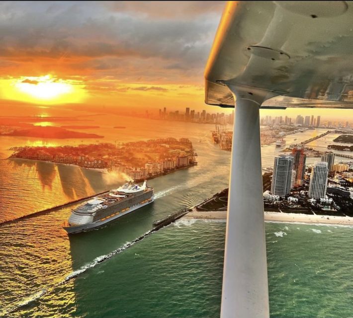 Miami: Romantic 1-Hour Private Flight Tour with Champagne - Price and value: what $115 per person really buys
