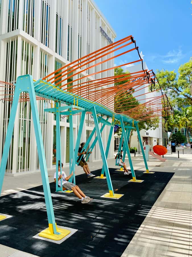 Miami's 3 iconic neighborhoods in 3.5h - in French - Small group pacing: why limit-to-10 matters in Miami