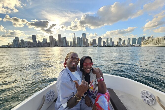 Miami Shared Boat tour, 2 hours on a 24 ft boat. 6 people total. - What you actually get for $60: fuel, music, cooler, and freedom
