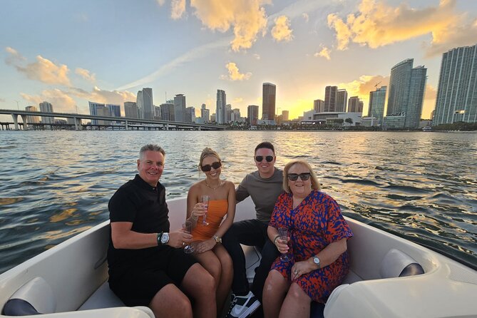 Miami Shared Boat tour, 2 hours on a 24 ft boat. 6 people total. - Drinks, music, and keeping your stuff dry