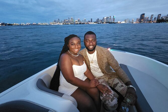 Miami Shared Boat tour, 2 hours on a 24 ft boat. 6 people total. - The human part: staff help and clear instructions