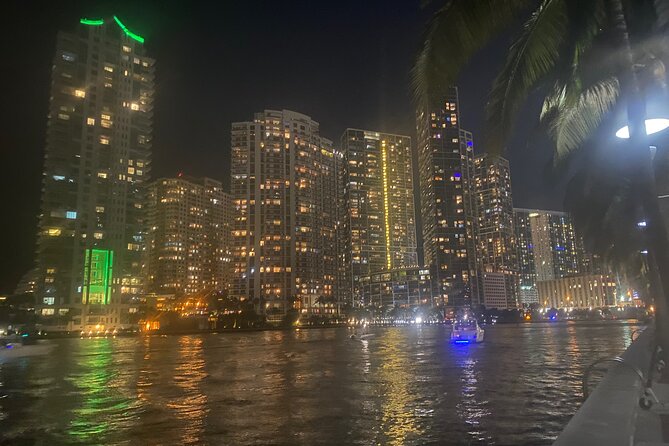 Miami Sightseeing Cruise on a Luxury Yacht - South Beach to the Port: the route that changes the feel