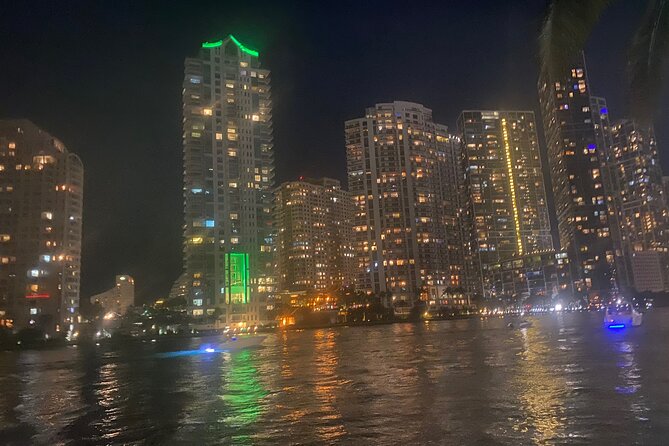 Miami Sightseeing Cruise on a Luxury Yacht - The Miami skyline finale: when the cruise feels worth it