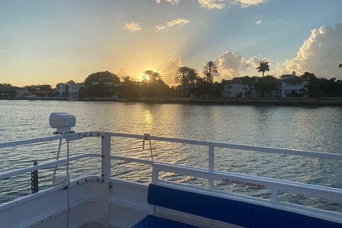 Miami Sightseeing Cruise on a Luxury Yacht - The cash bar and snacks: what you’re really paying for