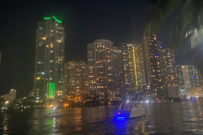 Miami Sightseeing Cruise on a Luxury Yacht - Comfort check: heat, crowding, and sound