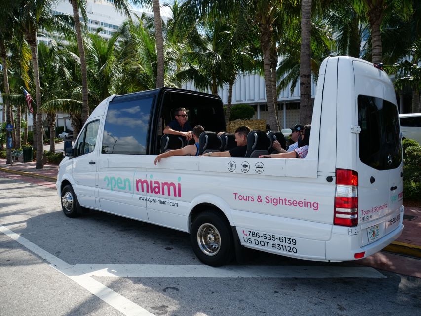 Miami Sightseeing Tour in a Convertible Bus (French) - Downtown Miami and the city pulse from the bus