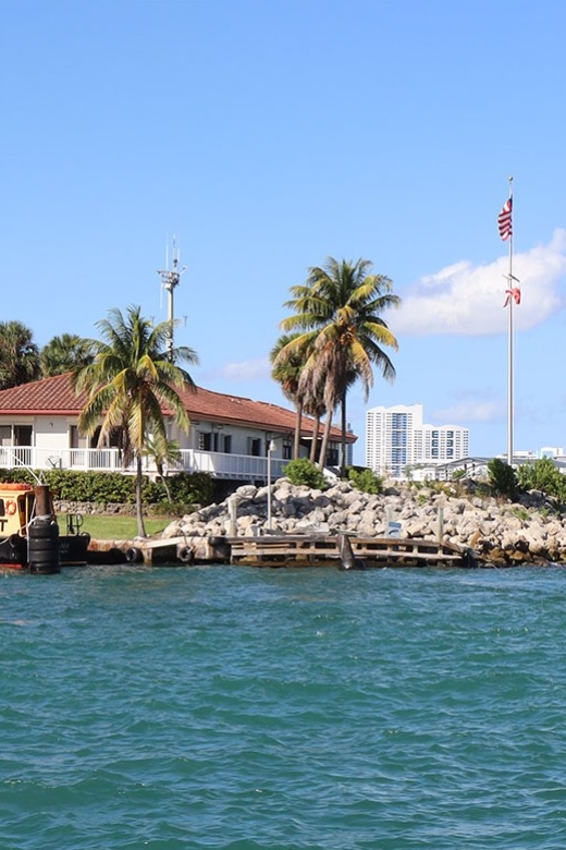 Miami Skyline Cruise of Millionaire Homes - Key points at a glance