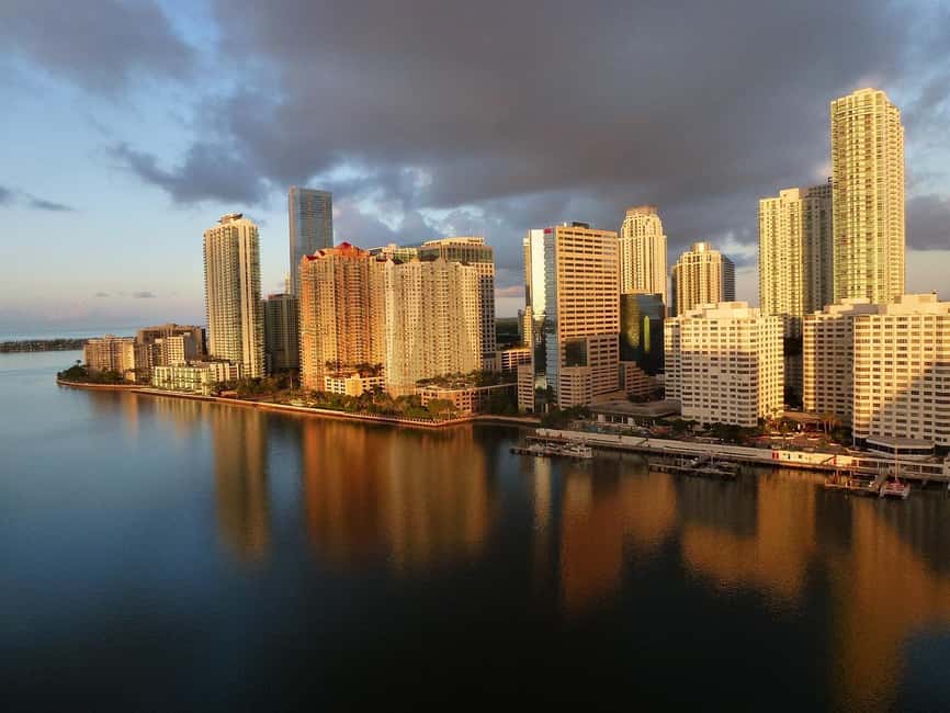 Miami Skyline Cruise of Millionaire Homes - Island Photo Passes: Hibiscus Island, Star Island, and the Venetian Islands