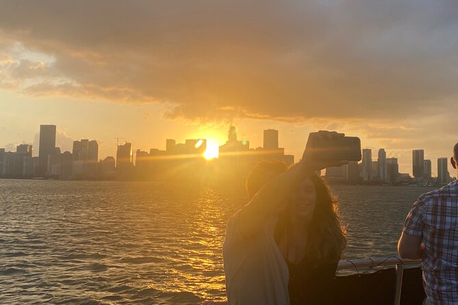 Miami Skyline: Happy Hour Cruise Music & Cash Bar - Timing and Daylight: How to Get the Best Photos