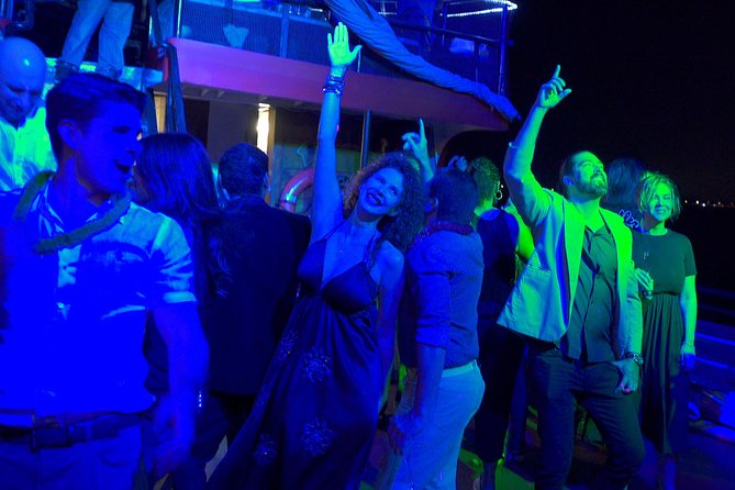 Miami Skyline Views and Biscayne Bay Cruise - Onboard experience: seating, bathrooms, and hearing the bilingual guide
