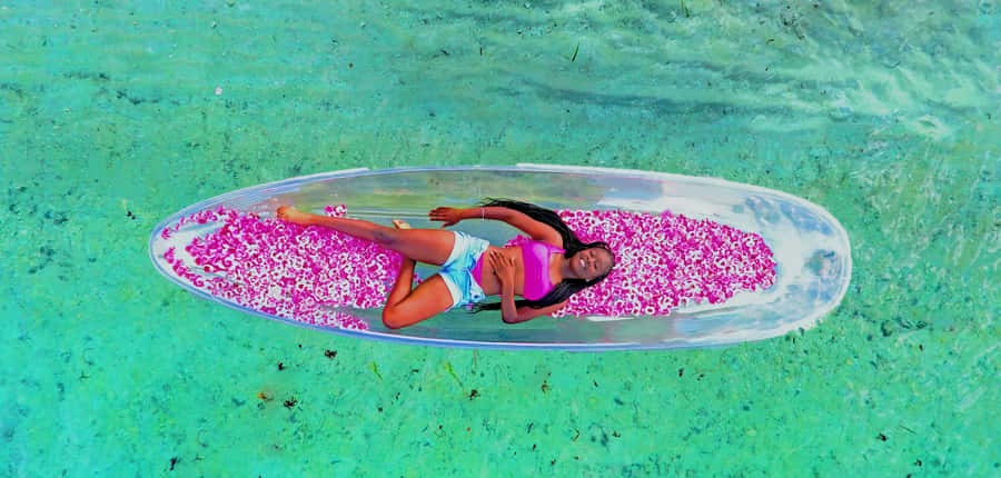 Miami/South Beach: Clear Kayak Photoshoot with Drone - Flowers, styling, and posing ideas that help your photos