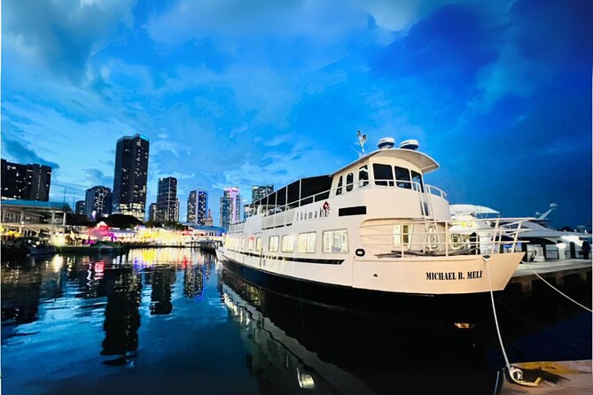 Miami Sunset Champagne Cruise with Skyline Views - Boarding at Miami Aqua Tours: beat the first-come scramble