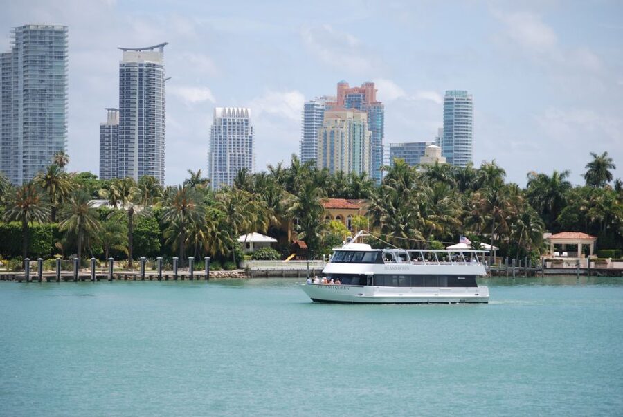Miami: The Original Millionaire’s Row Cruise - Timing your cruise: daylight views versus skyline lights