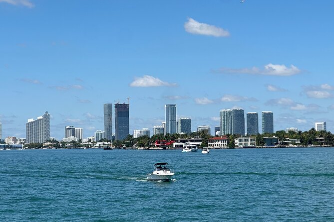 Millionaire Homes Miami Favorite Boat Cruise - Miami Beach Approach: Joya Beach and Jungle Island From the Right Side