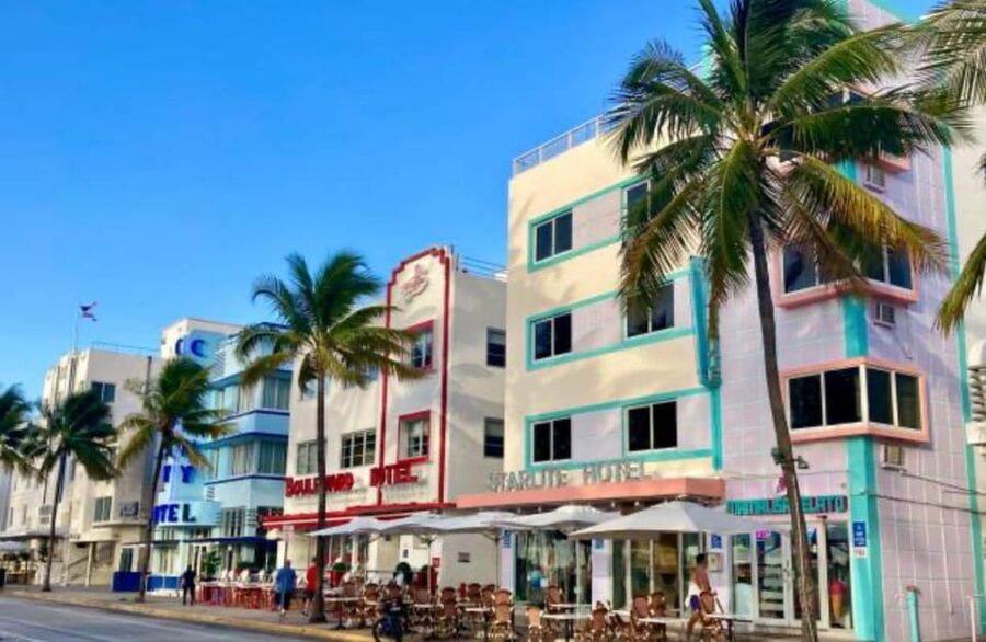 Private SUV Tour Through The City of Miami - Downtown Miami: Bayside, Museum Park, Freedom Tower area, and waterfront views