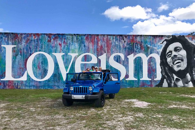 Private Tour: South Beach Sightseeing - Celebrity Homes, Star Island, and the TV-Movie Backstory