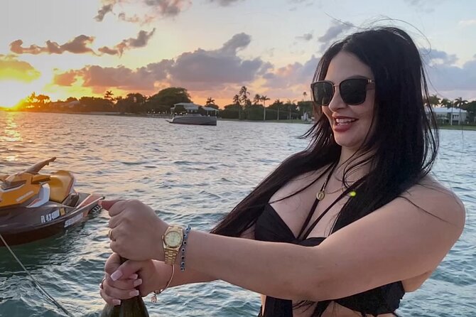 Private Yacht Cruise in Miami Beach - Keeping It Comfortable: Space, Bathrooms, and Sun Reality