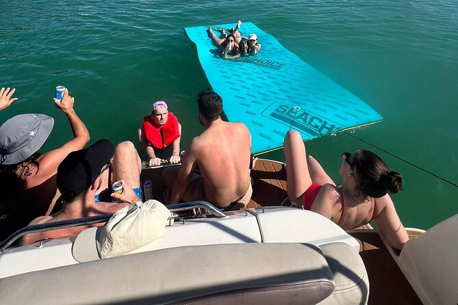 Private Yacht Rental in Miami Up to 12 People - Location, Parking, and the On-Time Reality