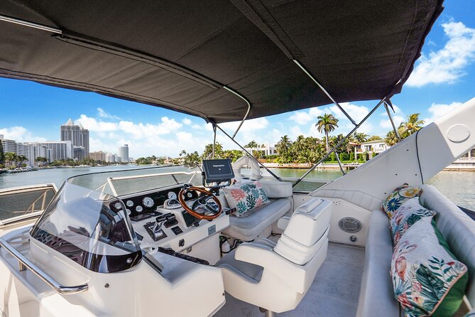 Private Yacht Tour Miami - Your Private Yacht Setup for Up to 13: Comfort, Layout, and Water Time