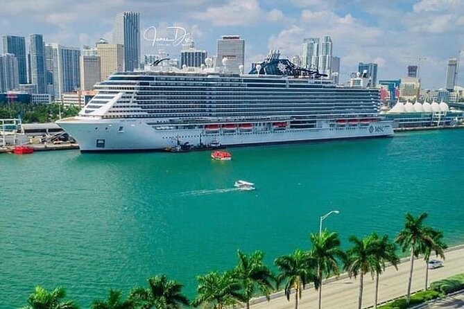Shuttle Service for Groups and Families in Port of Miami - Meeting the Chauffeur: Terminals A–G and the Personalized Sign