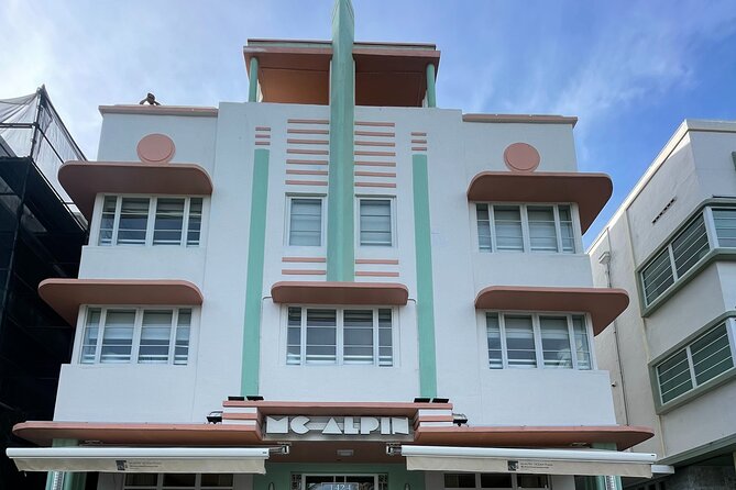 South Beach Cocktails & Bites Tour; Walking Tour Miami Beach - The food-and-drink pairing: how the tasting changes the walk