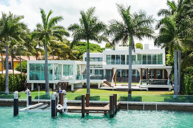 South Beach: Cruise of Millionaire’s Homes & Miami Skyline - Celebrity Mansions and Miami Skyline: How the Commentary Helps