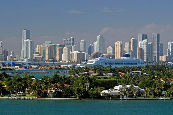 South Beach Top Highlights Tour with Lincoln Rd and Espanola Way - Ocean Drive hotels on the move: The Clevelander, Breakwater, and The Carlyle