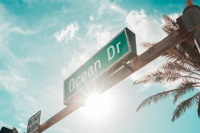 South Beach Top Highlights Tour with Lincoln Rd and Espanola Way - Art Deco Museum: learn the patterns before you hit Ocean Drive