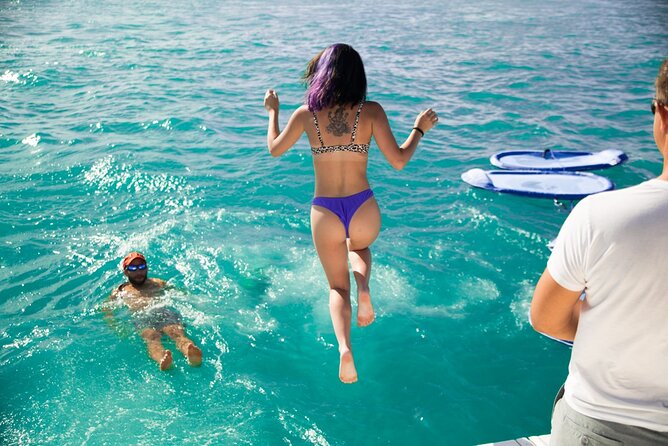The SOUTH BEACH Sundancer Rental - Day vs night: using the skyline and the underwater lights