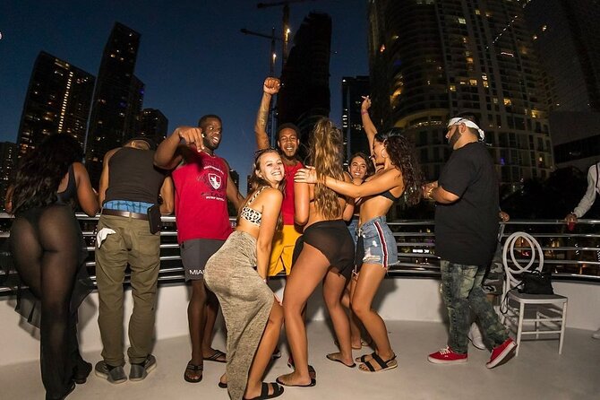 Ultimate Party in Miami : Boat Party, Party Bus & Nightclub - Unlimited drinks on the boat, then the nightclub reality